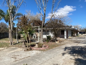 613 E Expressway 83 in La Feria, TX - Foto de edificio - Building Photo