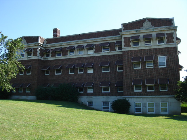 Whitney Manor in Toledo, OH - Building Photo - Building Photo