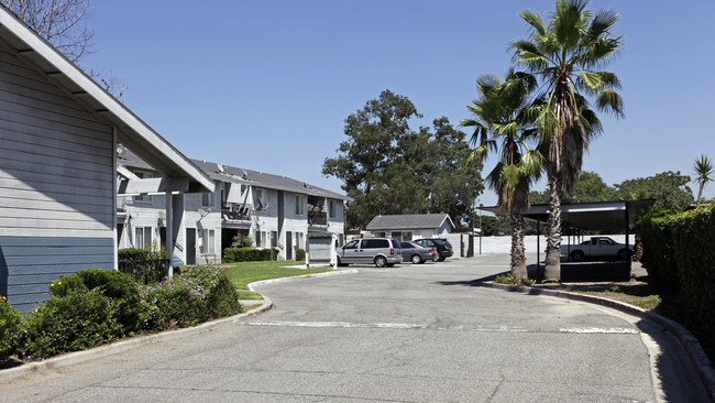 9205 Date St in Fontana, CA - Foto de edificio - Building Photo