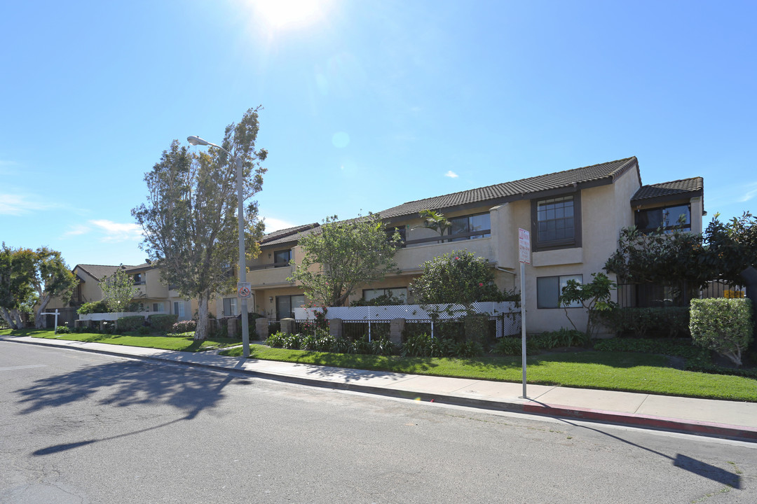 Fashion Park Apartments in Oxnard, CA - Building Photo