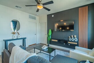 15501 N Dial Blvd in Scottsdale, AZ - Foto de edificio - Building Photo