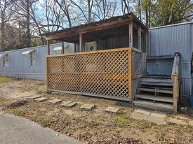 413 Miller St in White Oak, TX - Building Photo