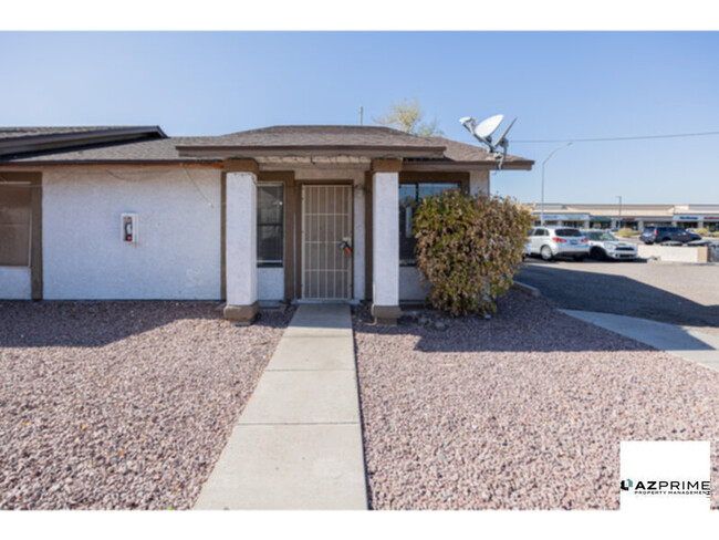 2807 E Capri Cir in Mesa, AZ - Foto de edificio - Building Photo