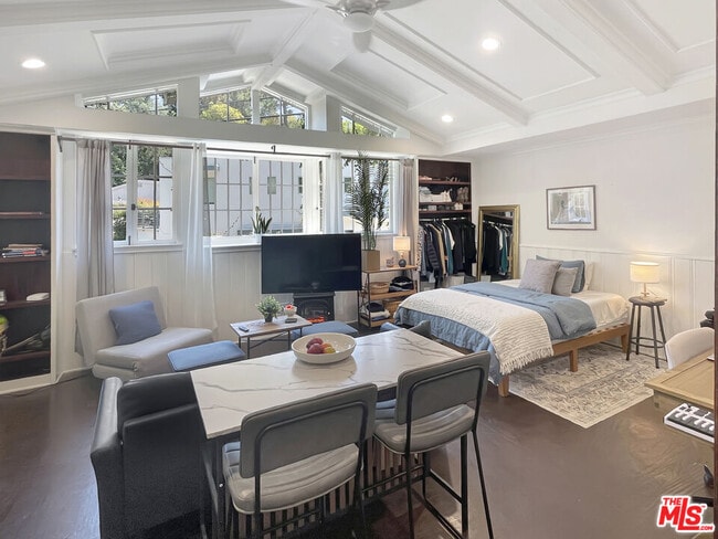9934 Westwanda Dr in Beverly Hills, CA - Building Photo - Building Photo