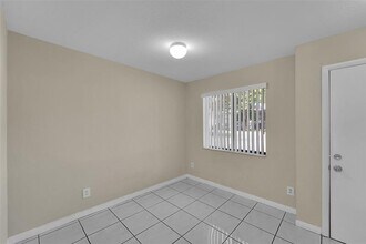 9088 NW 40th St in Coral Springs, FL - Building Photo - Building Photo