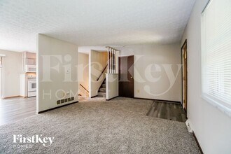 627 Presidential Way in Delaware, OH - Foto de edificio - Building Photo