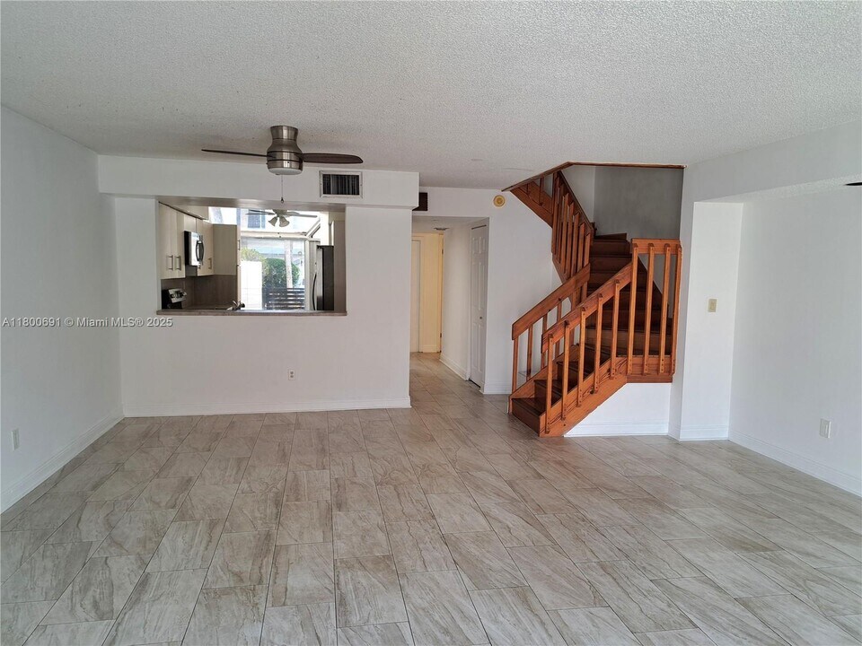 3500 Magellan Cir in Aventura, FL - Building Photo