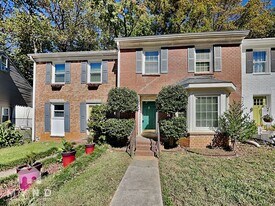 727 Twin Brooks Ct in Marietta, GA - Building Photo