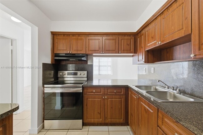 624 NW 11th St in Miami, FL - Building Photo - Building Photo