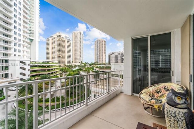 701 Brickell Key Blvd, Unit 604 in Miami, FL - Building Photo - Building Photo