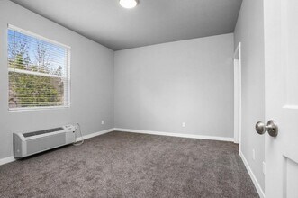 4445 Sunnyside Rd SE in Salem, OR - Foto de edificio - Building Photo