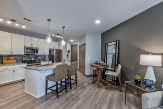 Vintage Century Farms Apartments in Antioch, TN - Foto de edificio - Building Photo