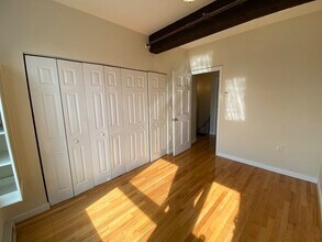 2 Harvard Sq, Unit 4 in Brookline, MA - Building Photo - Building Photo
