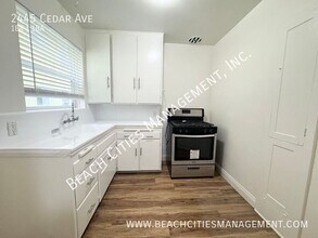 2445 Cedar Ave in Long Beach, CA - Building Photo - Building Photo