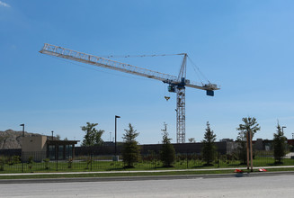 E Beaver Creek Rd in Richmond Hill, ON - Building Photo - Building Photo