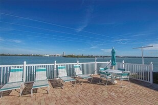 895 S Gulfview Blvd in Clearwater, FL - Building Photo
