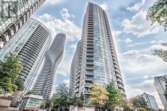 80 Absolute Ave in Mississauga, ON - Building Photo - Building Photo