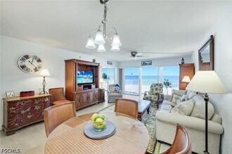 25840 Hickory Blvd, Unit 301 in Bonita Springs, FL - Foto de edificio - Building Photo