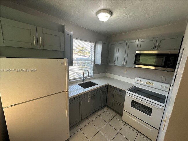 4210 SW 25th St in West Park, FL - Building Photo - Building Photo