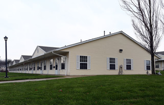 Friendship Terrace in Cuyahoga Falls, OH - Foto de edificio - Building Photo