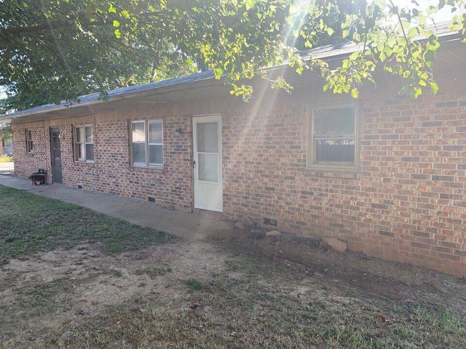 705 Black Oak in Strafford, MO - Building Photo