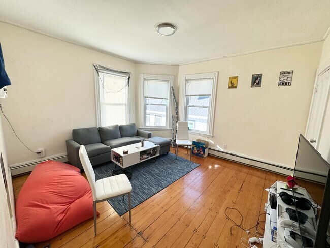 1 Folsom Ave, Unit 3 in Boston, MA - Foto de edificio - Building Photo