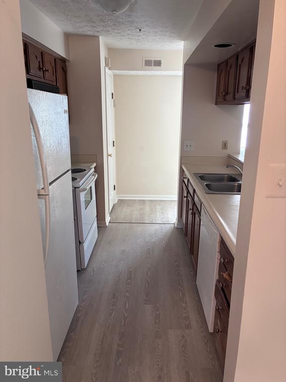1412 Greenbriar Cir in Pikesville, MD - Building Photo - Building Photo