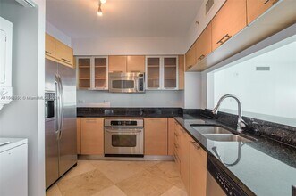31 SE 5th St, Unit 1801 in Miami, FL - Foto de edificio - Building Photo