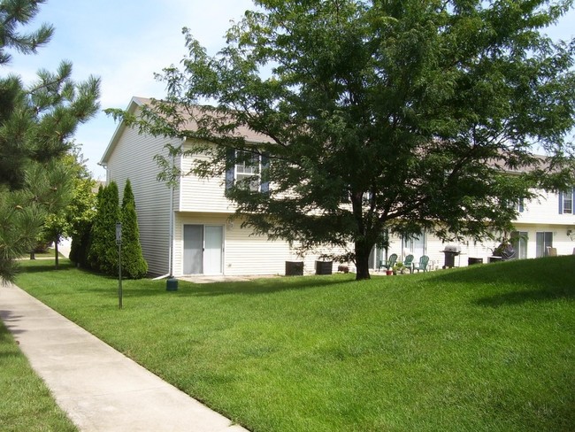 Arbour Walk Townhomes in Normal, IL - Building Photo - Building Photo