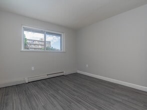 Patricia Apartments in Sarnia, ON - Building Photo - Building Photo