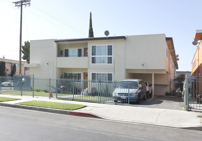 6945 Hinds Ave in North Hollywood, CA - Building Photo - Building Photo