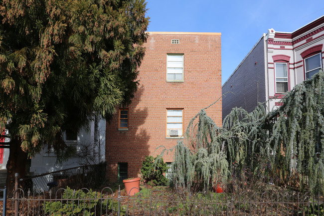 1122 F St NE in Washington, DC - Building Photo - Building Photo