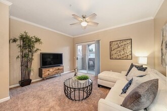 10001 Woodcreek Oaks Blvd in Roseville, CA - Building Photo - Building Photo