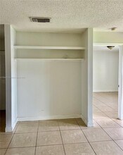 6725 NW 174th Terrace in Miami Gardens, FL - Foto de edificio - Building Photo