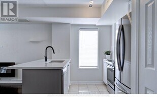 25 Turntable Crescent in Toronto, ON - Building Photo