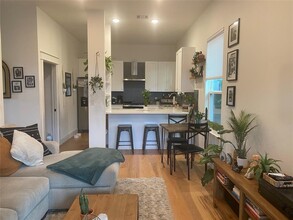 1122 Kirk Ave in Austin, TX - Building Photo - Building Photo
