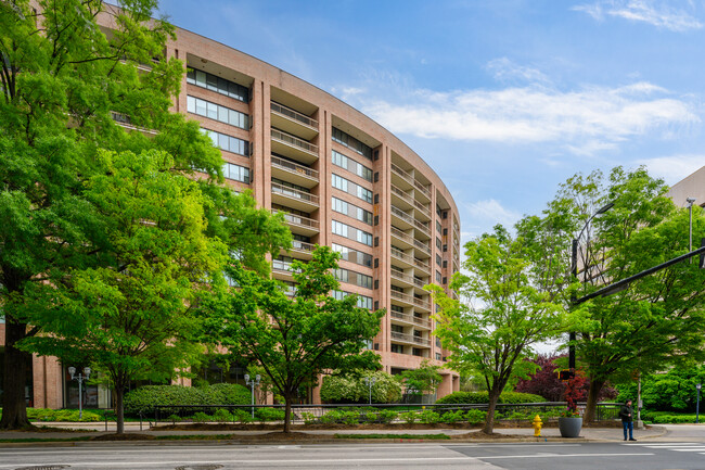 Crystal Park Condos in Arlington, VA - Building Photo - Building Photo