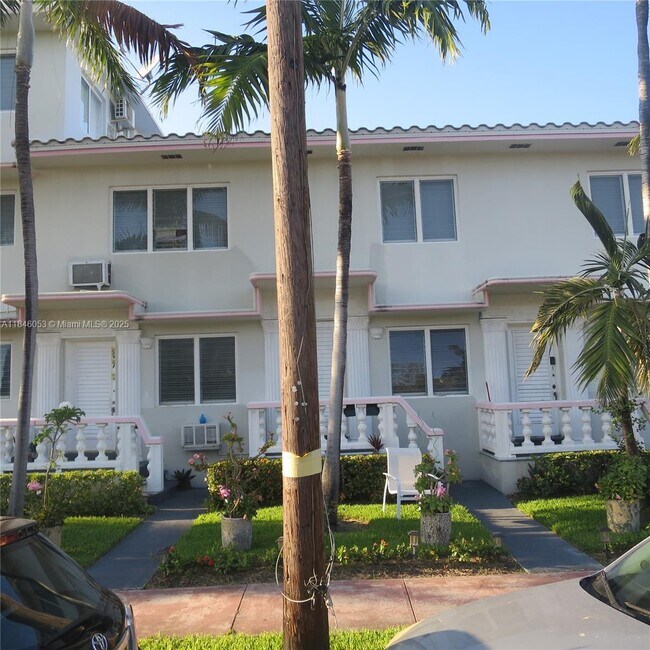 property at 841 W 40th St