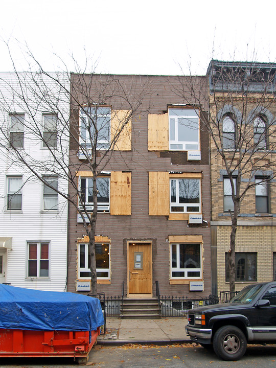 230 Kingsland Ave in Brooklyn, NY - Building Photo