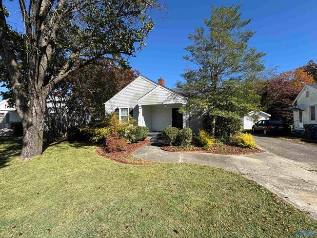 property at 2713 Hastings Rd SW