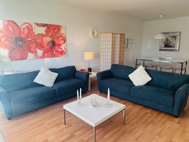10275 Collins Ave in Bal Harbour, FL - Building Photo - Building Photo