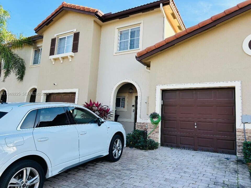 8892 SW 223rd Terrace in Cutler Bay, FL - Building Photo