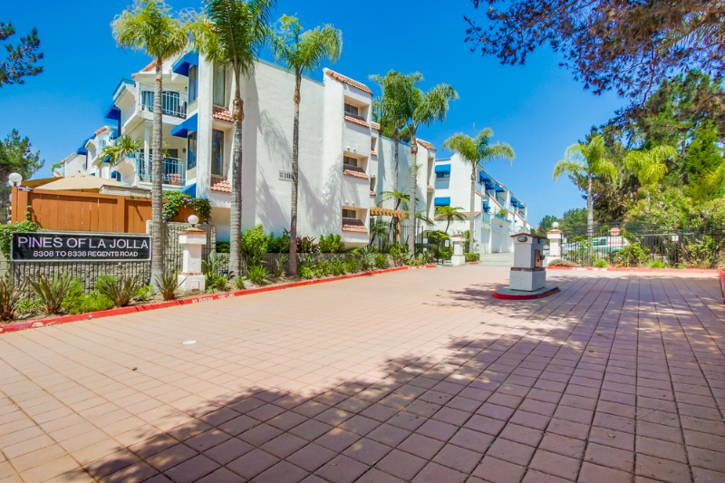 8308 Regents Rd in San Diego, CA - Building Photo