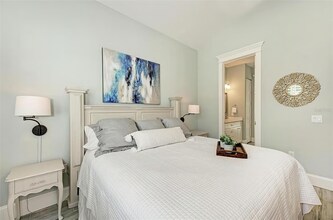 701 21st St W in Bradenton, FL - Foto de edificio - Building Photo