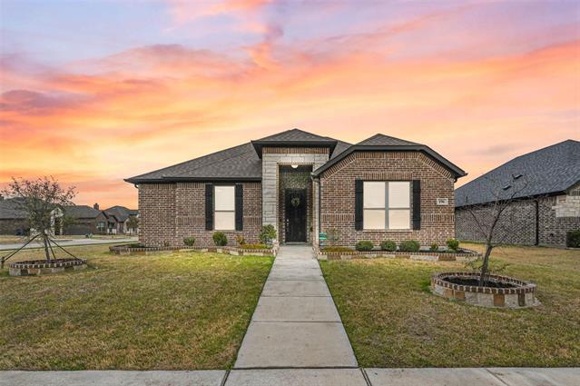 196 Lady Bird Dr in Waxahachie, TX - Building Photo