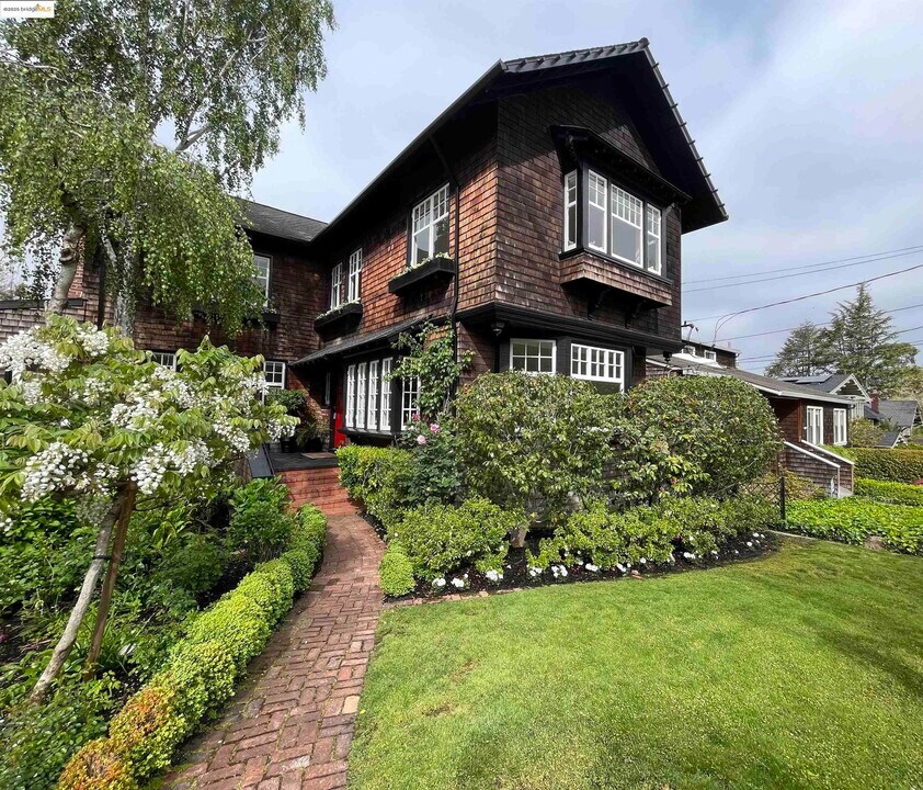 19 Monte Ave in Piedmont, CA - Building Photo