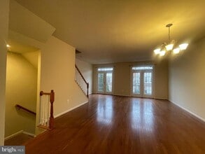 24693 Kings Canyon Square in Stone Ridge, VA - Building Photo - Building Photo