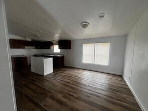 78 D St in Converse, TX - Building Photo - Building Photo