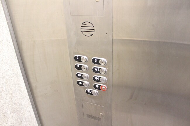 14848 Delano St in Los Angeles, CA - Foto de edificio - Building Photo