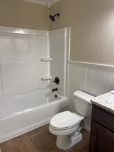 1411 Kaylock St in Stephenville, TX - Foto de edificio - Building Photo